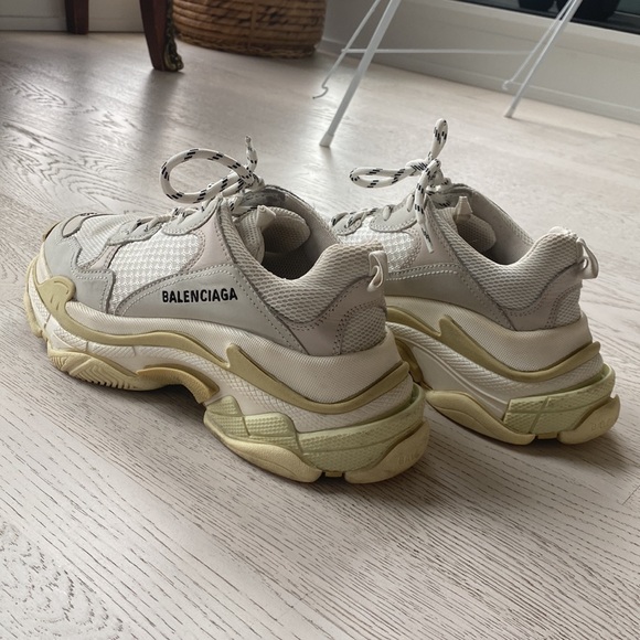 Balenciaga Triple S sneaker in off white. Size 39 (size 9) - Picture 6 of 8